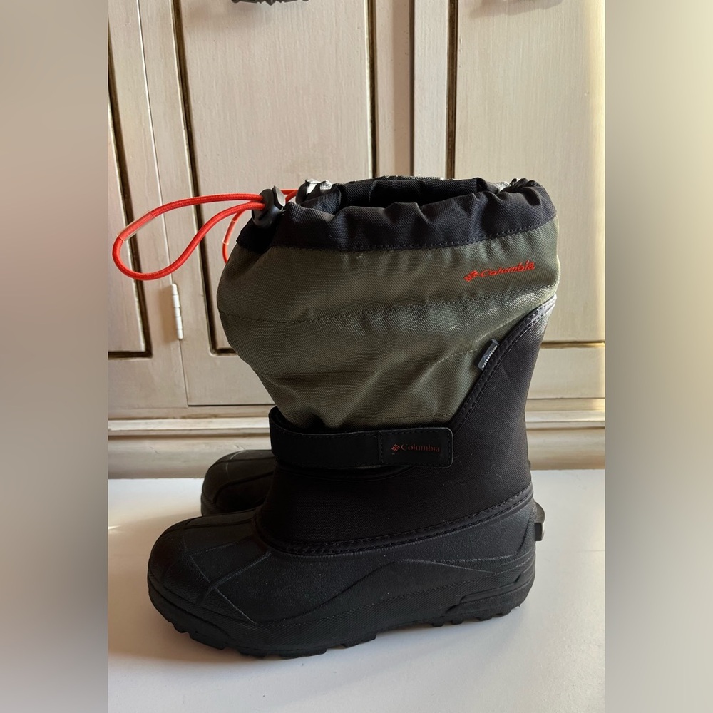 Like New Men’s Columbia Powderbug Plus Winter Boots Waterproof Size 6 Green